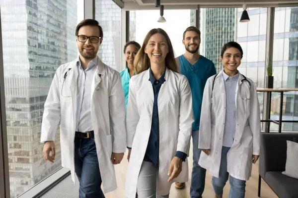 Happy_Clinicians_600x400_px - ClinAdvize